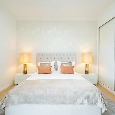 Nora Charming - Pool -10m Walk Center Apartmán