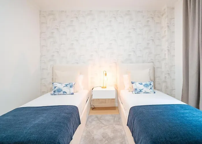 Nora Charming - Pool -10m Walk Center