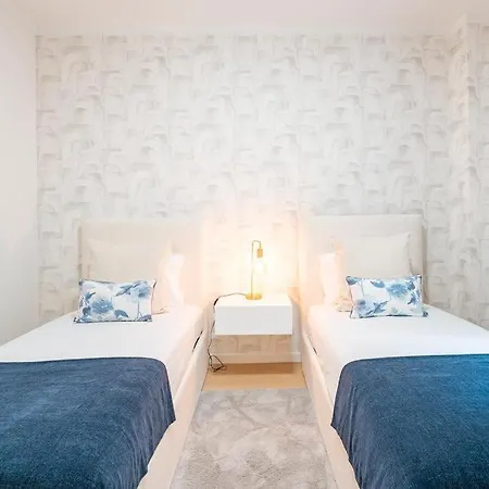 Nora Charming - Pool -10m Walk Center